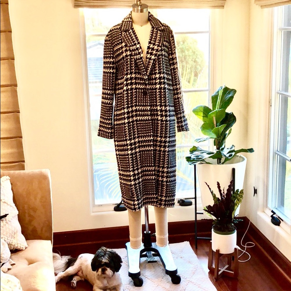 Plaid hounds toothpaste spade trench